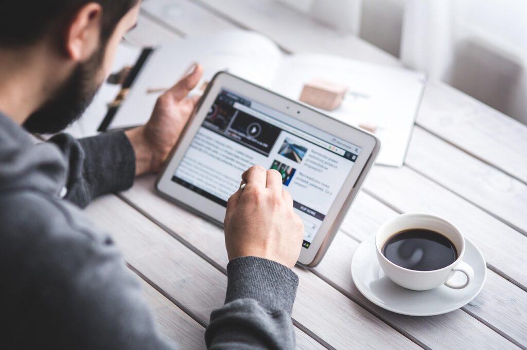 man, reading, touchscreen, blog, digital, tablet, working, screen, touching, touch, coffee cup, samsung, stylus, pen, technology, device, coffee, cup
